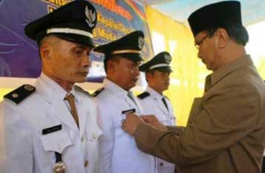 Sekda Inhil Lantik 3 Kades di Kemuning