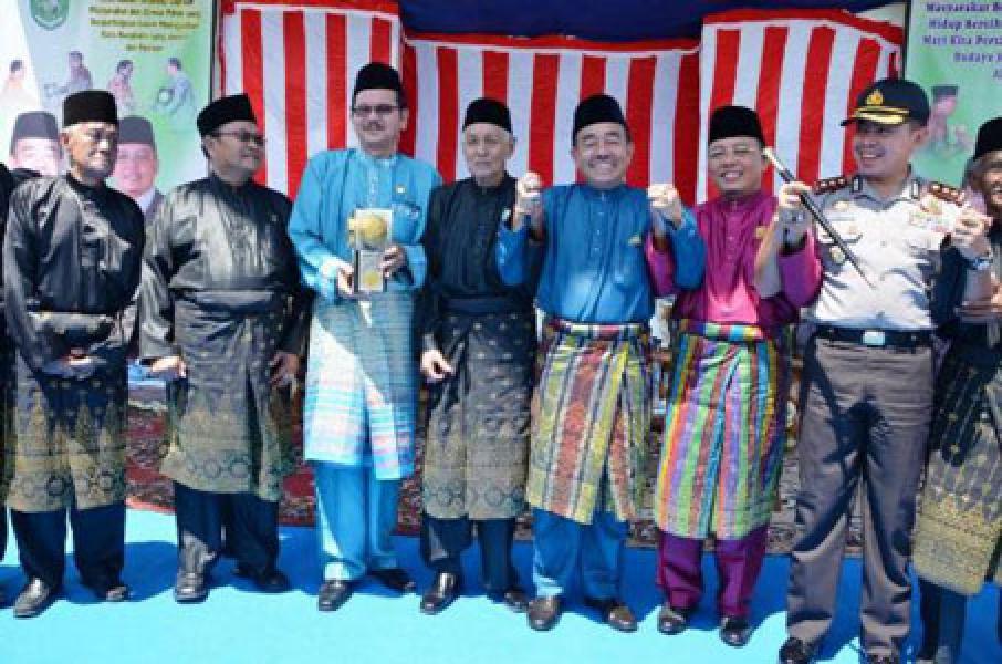Setibanya di Bengkalis, Piala Adipura Diarak Keliling Kota