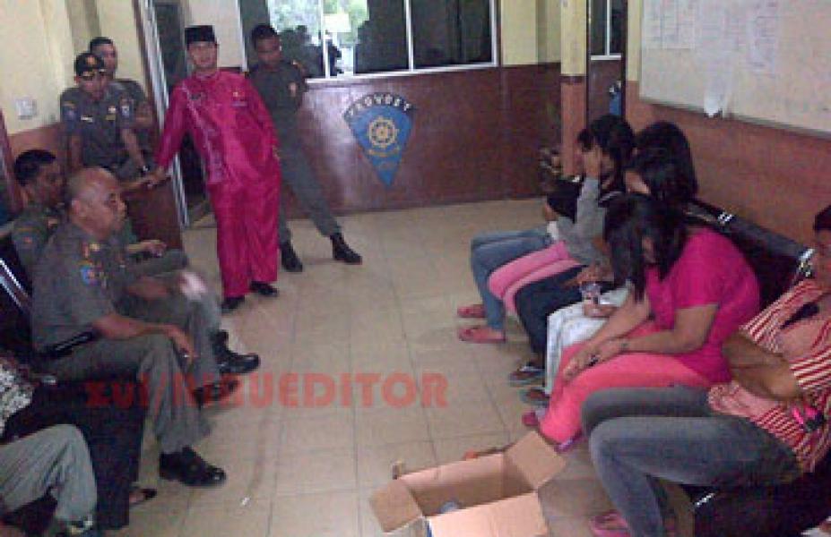 Tujuh Pelayan Kafe Remang-remang Terjaring Razia