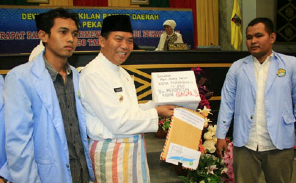 Wako Pekanbaru Dihadiahi Kado Kegagalan Visi Pekanbaru dari BEM UNRI