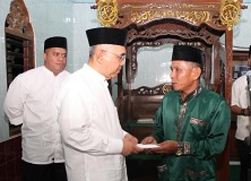 Plt Gubri Safari Ramadhan ke Masjid Raya Desa Pasir Ringgit Kabupaten Inhu