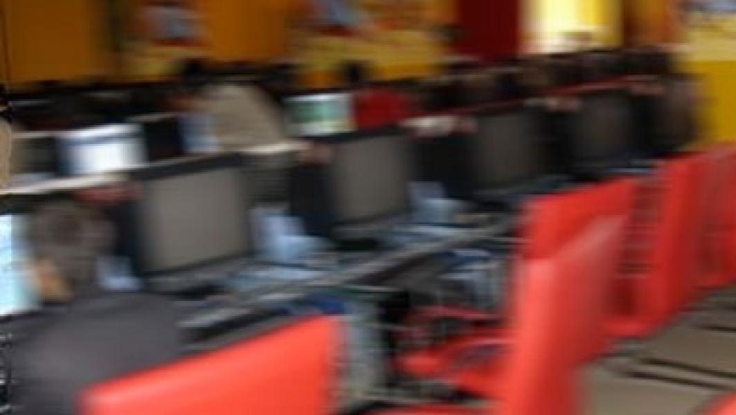 Asyik Main di Warnet, Mahasiswa Dihajar OTK