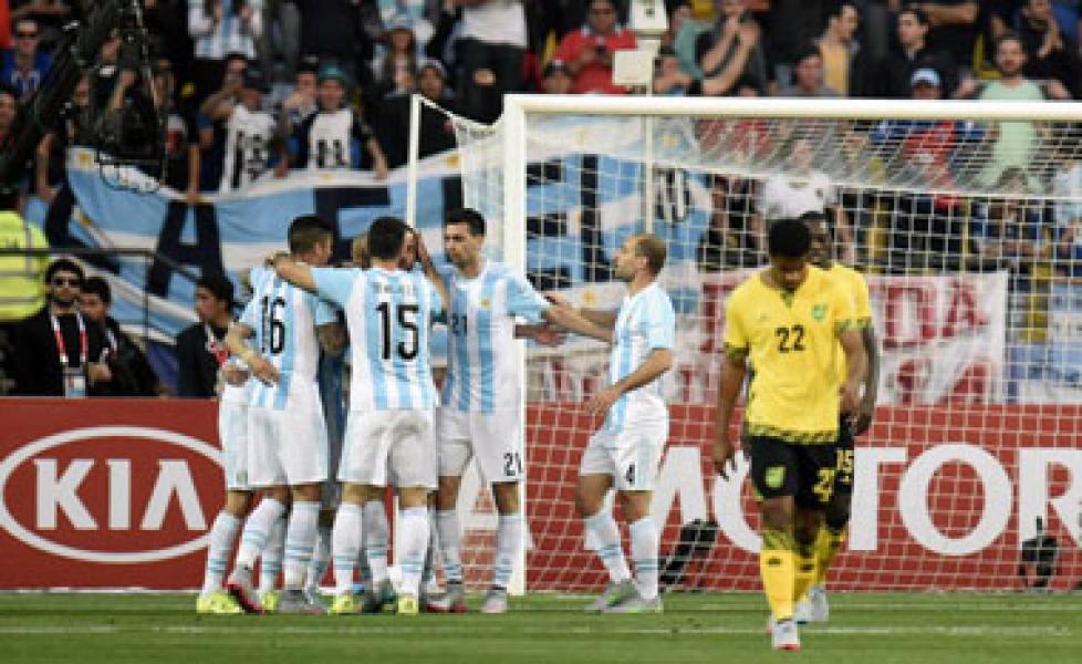 Benamkan The Reggae Boyz, Argentina Juara Grup B
