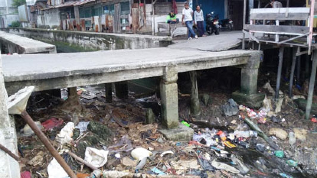 Bu Lurah Kecewa, Masih Banyak Warga Buang Sampah ke Sungai
