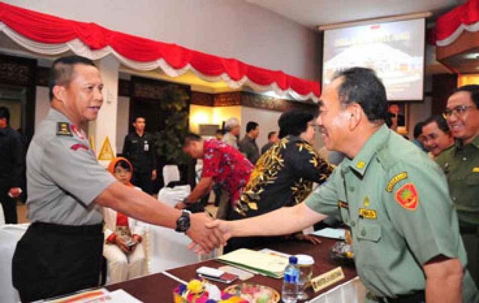 Bupati Bengkalis Hadiri Rakor Karhutla di Pekanbaru 