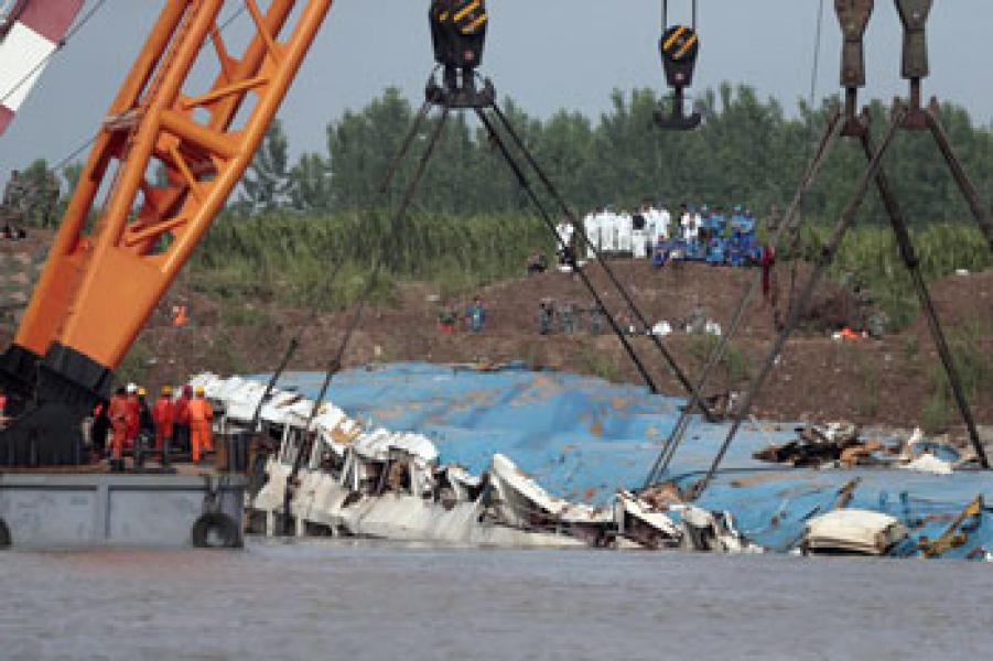 Kapal Bintang Timur Dibalikkan, 97 Jasad Ditemukan