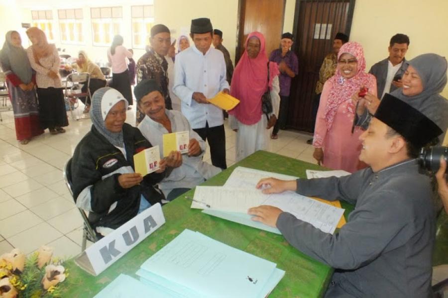 Keluarga Tak Punya Surat Nikah Belasan Tahun Bisa Mengurus KK