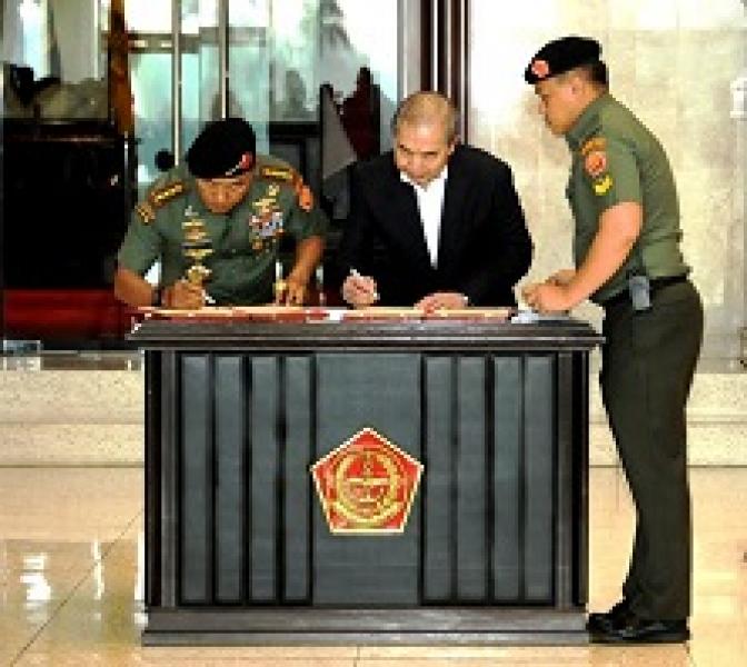 Panglima TNI Tandatangani MoU TNI dengan Yayasan Binus  