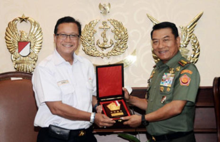 Panglima TNI Terima Kabid Sukarelawan PMI dan Dirut KAI