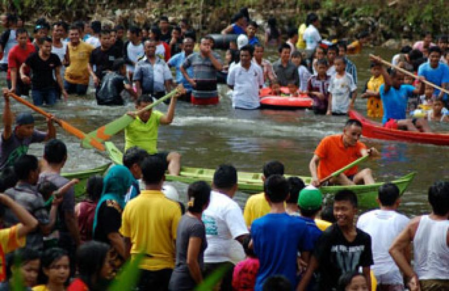 Pemkab Inhu Gelar Mandi Pacu Sampan Gembira dan Mandi Balimau