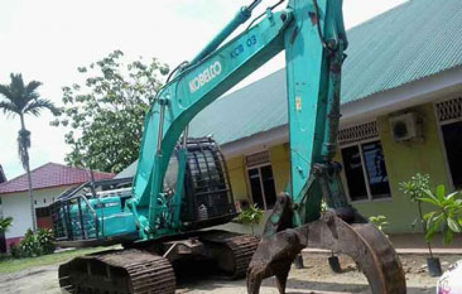 Polhut Riau Lepas Alat Berat PT Triomas