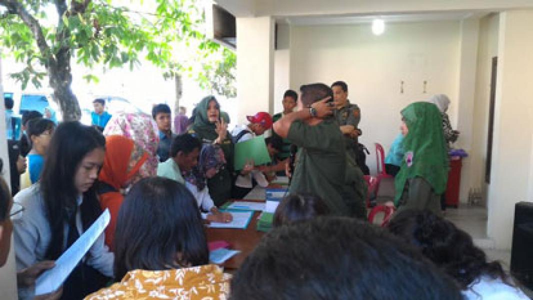 Ribuan Calon Siswa Luar Kota Antri di Disdik