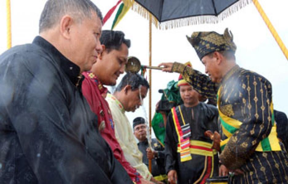 Sambut Ramadhan, Kecamatan Pelalawan Gelar Mandi Balimau Sultan