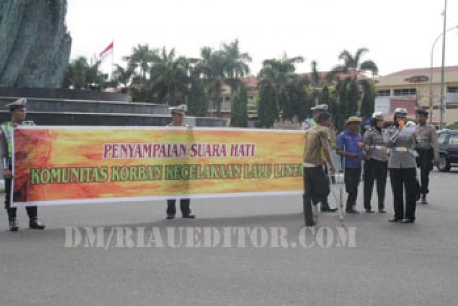 Sat Lantas Bersama Korban Laka Serukan Tertib Berlalu Lintas