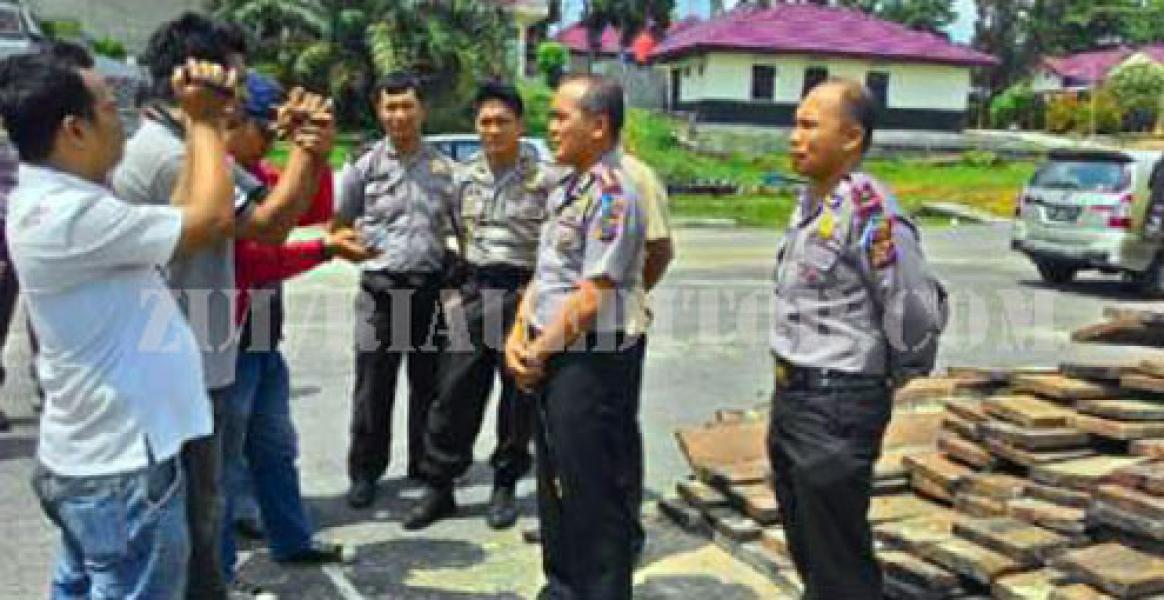 Tim Satgas Ilegal Loging Polres Pelalawan Sita 20 Kubik Kayu Olahan