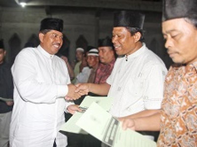 Wabup Serahkan Zakat Secara Maraton