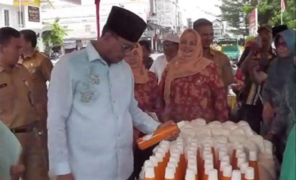 Bantu Warga Kurang Mampu, Pemkab Rohil Gelar Pasar Murah