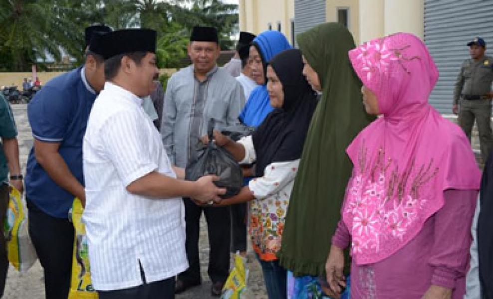 Bupati Amril Resmikan Pasar Murah di Rupat