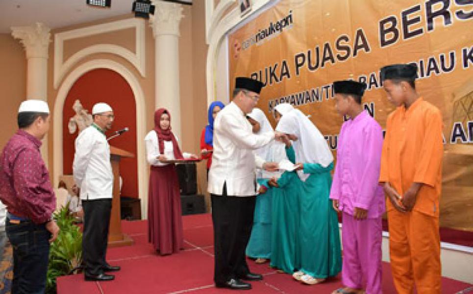 Buka Bersama, BRK Beri Santunan Kepada 200 Anak Yatim Piatu di Batam