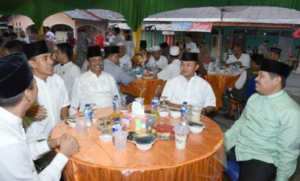 Bupati Amril Gelar Buka Puasa Bersama di Kediaman Pribadi