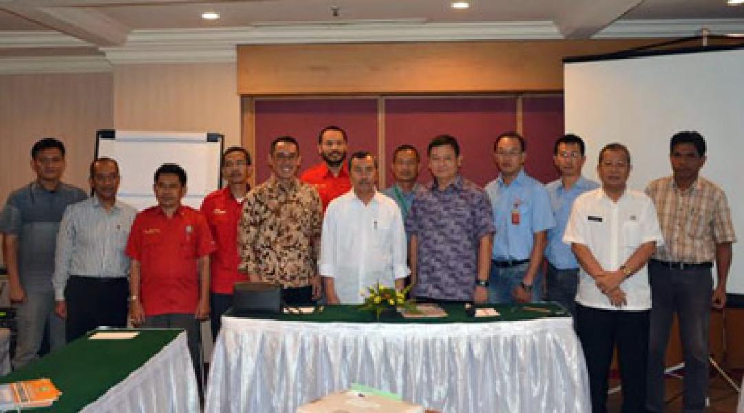 Bupati Syamsuar Gelar Rapat Bersama GM PLN Wilayah Riau Terkait Penanganan Listrik