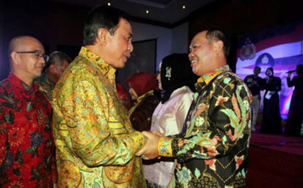 Bupati Wardan Hadiri Pisah Sambut Kapolda Riau
