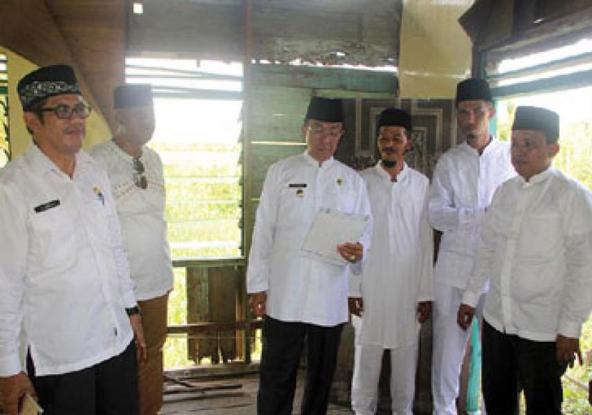 Bupati Wardan Prioritaskan Jalan Penghubung Tembilahan-Sapat