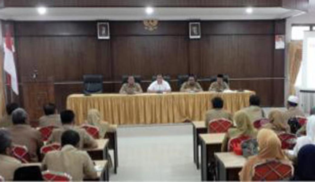 Bupati Yopi Minta Seluruh Kepsek SMP dan MTs Bekerja Profesional