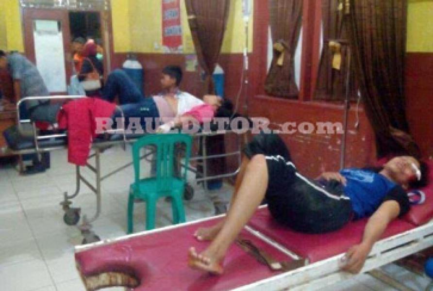 Diseruduk L 300, Dua Pengendara Motor Terluka Parah
