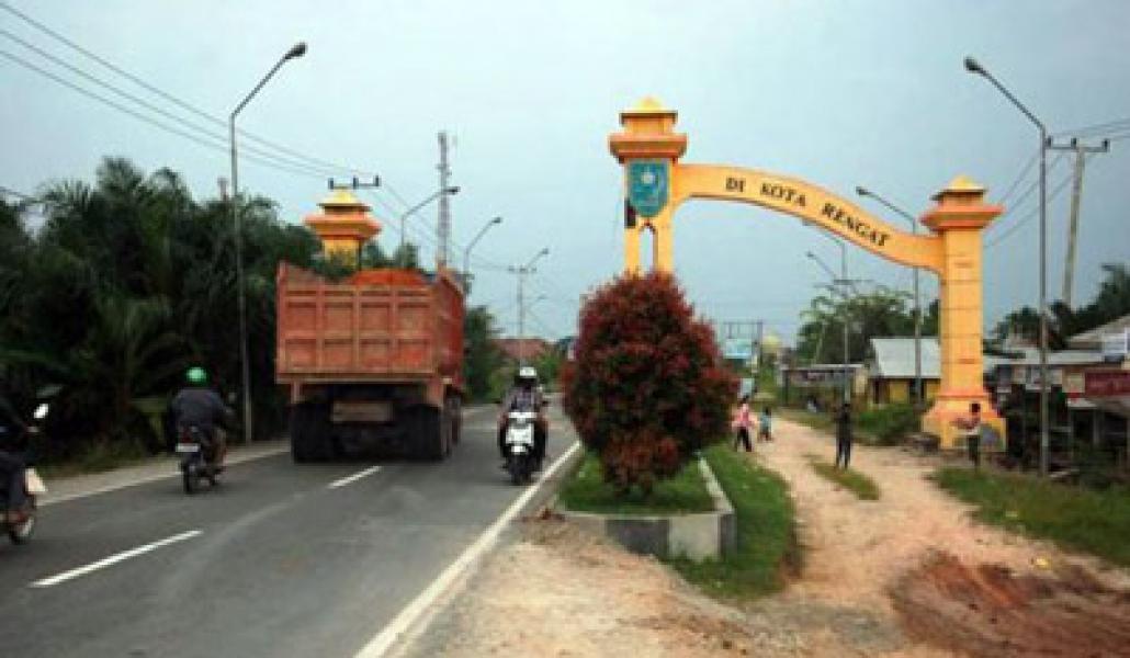 Gapura Selamat Datang Kota Rengat Tak Kunjung Diperbaiki