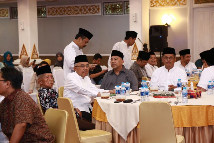 Gubernur Riau H Arsyadjuliandi Rachman Gelar Buka Puasa Bersama Insan Pers