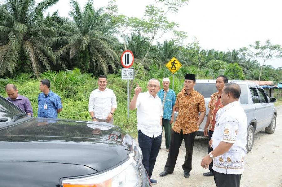 Gubernur Riau H Arsyadjuliandi Rachman Tinjau Jalan Lintas Tebing Tinggi Okura-Perawang