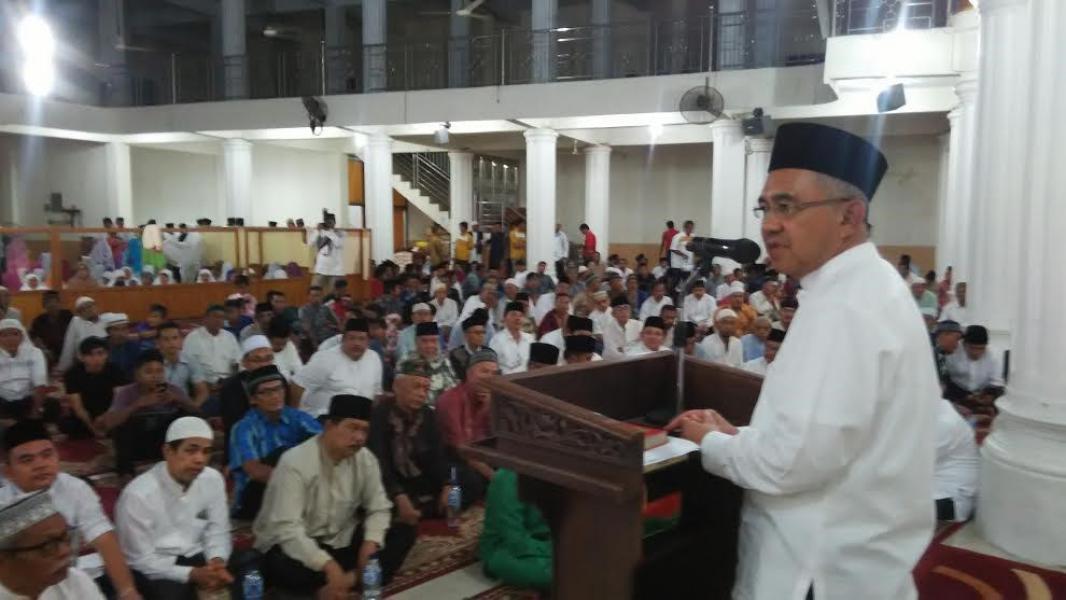 Gubernur Riau H Arsyadjuliandi Rachman beserta Bupati Bengkalis H Amril Safari Ramadan Di Masjid Jami Duri Kabupaten Bengkalis