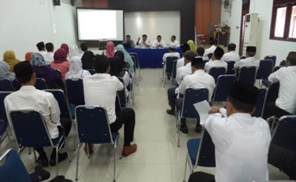 Kadisdik Sosialisaikan Perwako Tentang PPDB 2016/2017