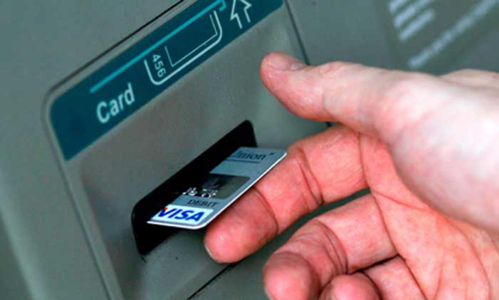 Kartu ATM Nyangkut Disuruh Tekan PIN, Uang Rp20,5 Juta Milik IRT Pekanbaru Raib