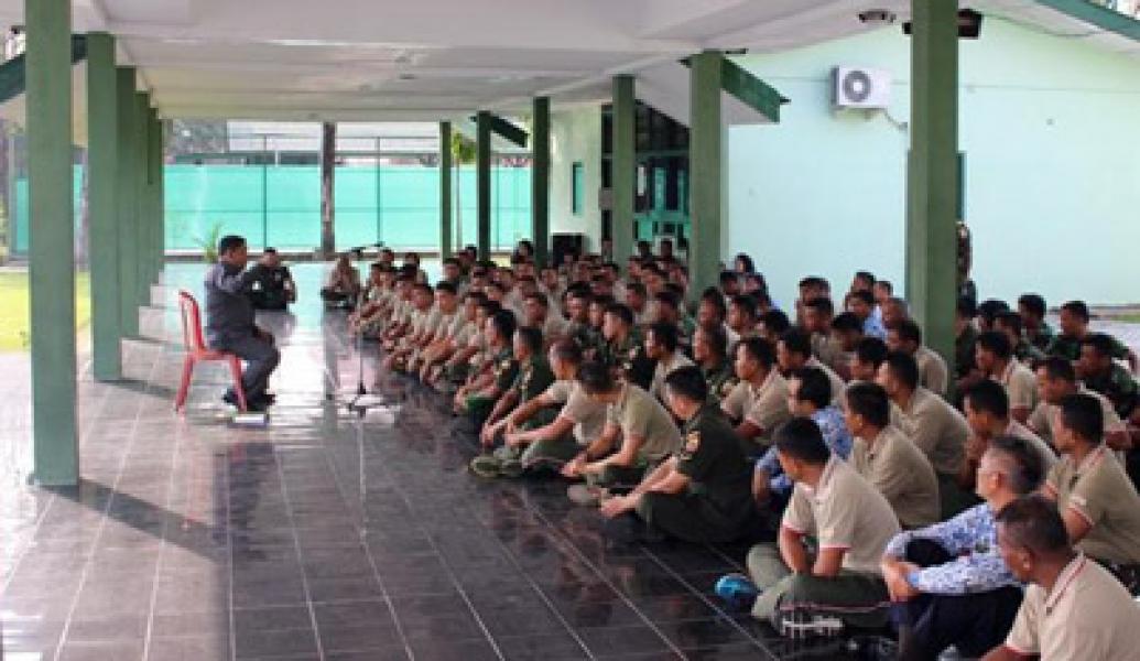Kasi Intel Korem 031/Wirabima Beri Pengarahan Kepada Prajurit dan PNS