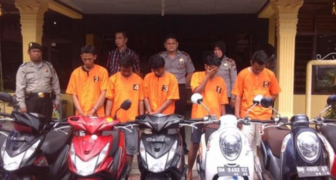 Kawanan Begal Mengaku Polisi Dibekuk Berikut Dua Penadahnya