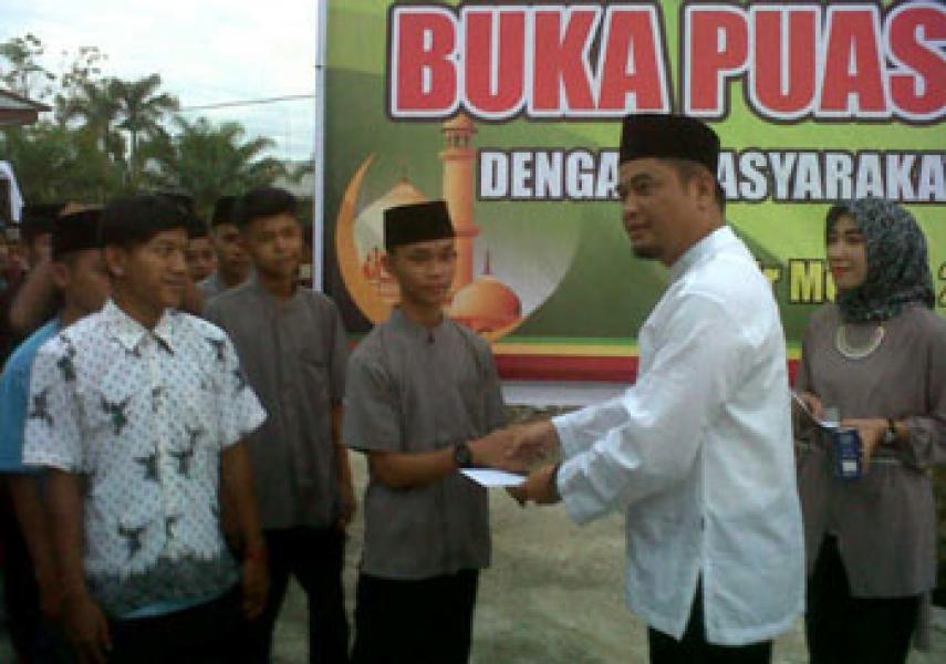 Kecamatan Pasir Penyu Gelar Bukber dan Santuni Ratusan Anak Yatim