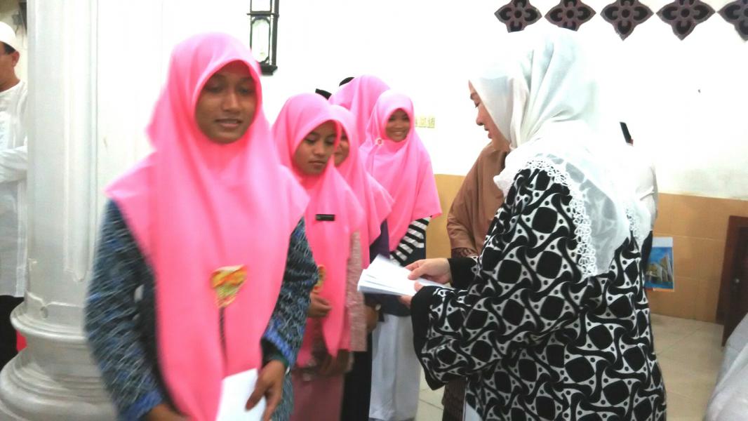 Ketua BK3S Riau Hj Sisilita Arsyadjuliandi Serahkan Bantuan kepada 497 Anak Yatim Piatu