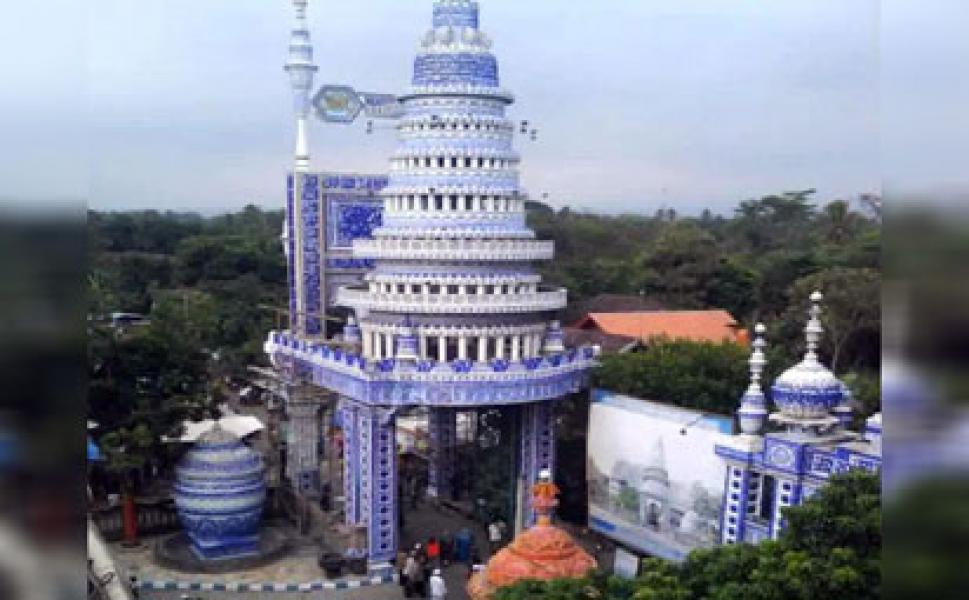 Masjid Tiban, Masjid yang Konon Dibangun dalam Semalam