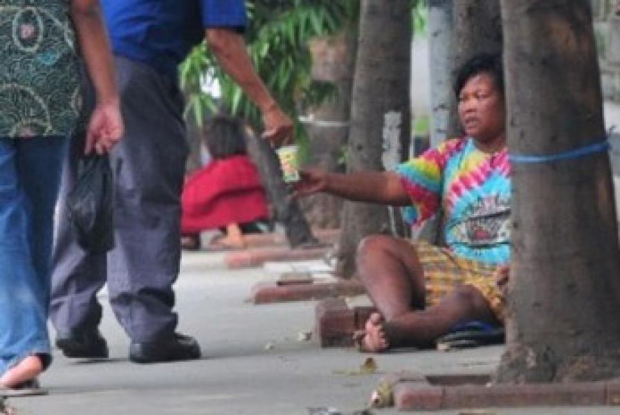 Mensos Kaget Ada Pengemis Punya Mobil dan Kartu Kredit