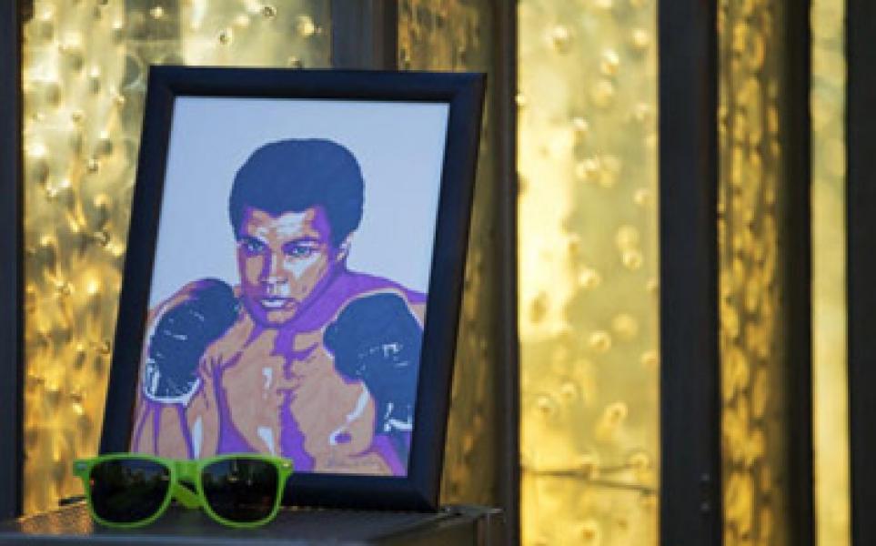 Muhammad Ali Dimakamkan Secara Islam Tradisional