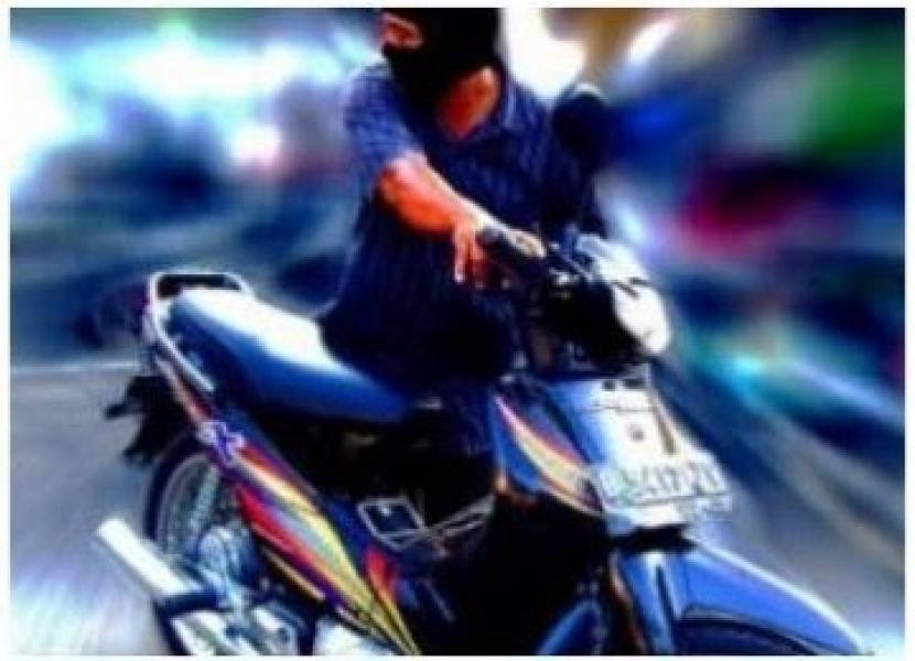 Parkir di Halaman Mesjid, Honda Beat Raib