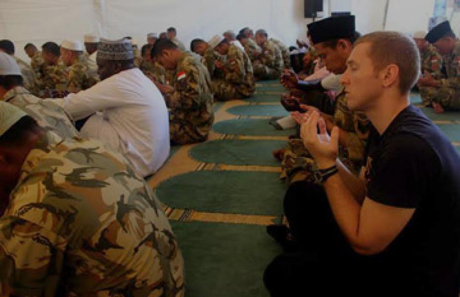 Pasukan Garuda Gelar Shalat Tarawih di Soedirman Camp Lebanon Selatan