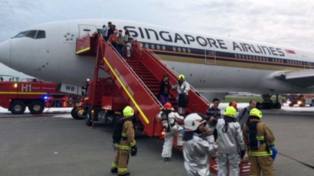 Penumpang Rekam Kebakaran Singapore Airlines di Changi
