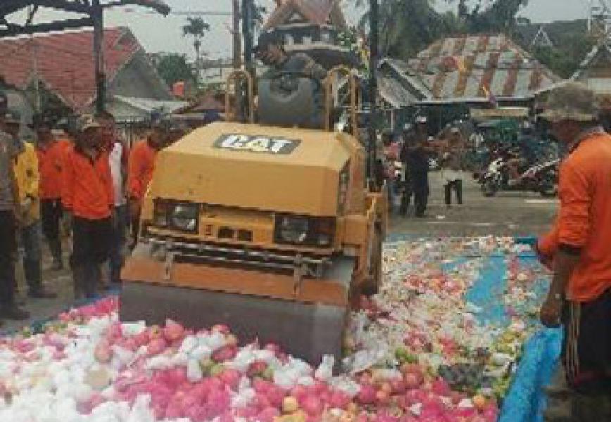 Polres Inhil Musnahkan Buah Impor Ilegal