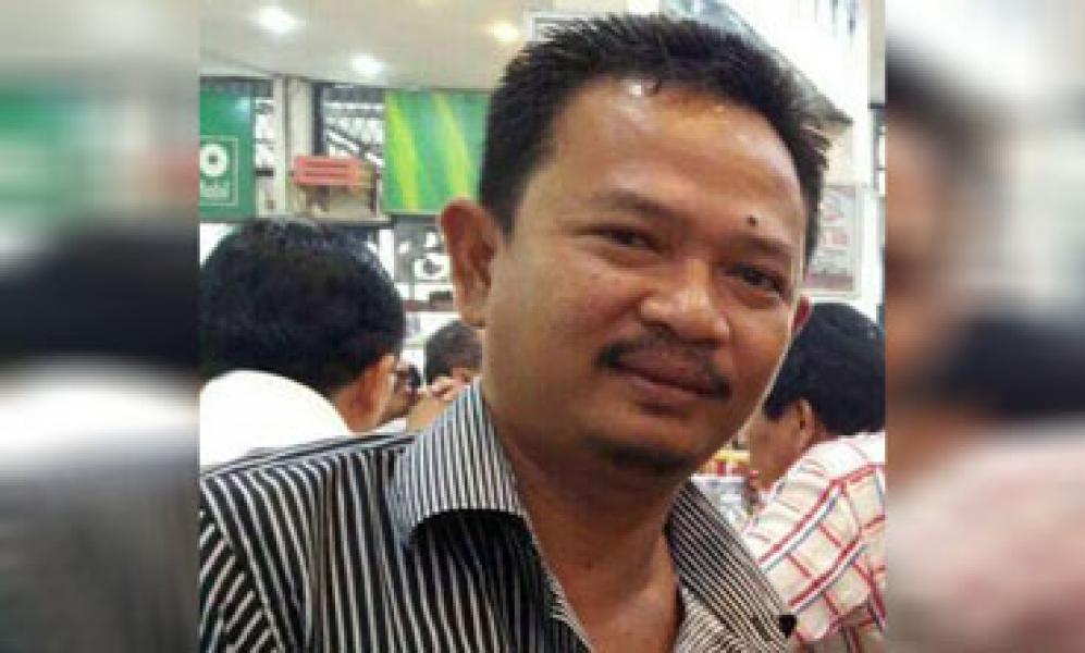Ramadhan Berbagi, KBB Serahkan Seribu Kain Sarung untuk Warga Kurang Mampu