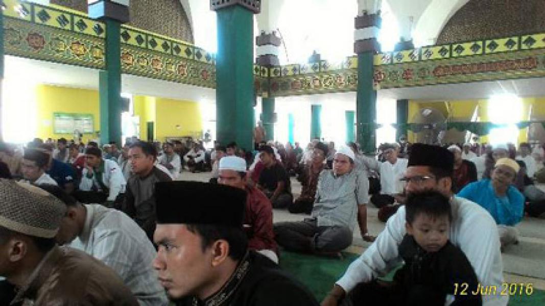 Ribuan Jamaah Antusias Ikuti Kajian Akbar Ulul Azmi
