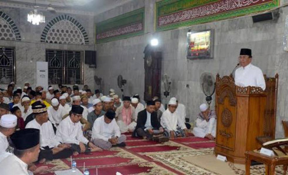 Sampaikan Tausiah Sebelum Tarawih Berjamaah, Ini Pesan Bupati HM Wardan