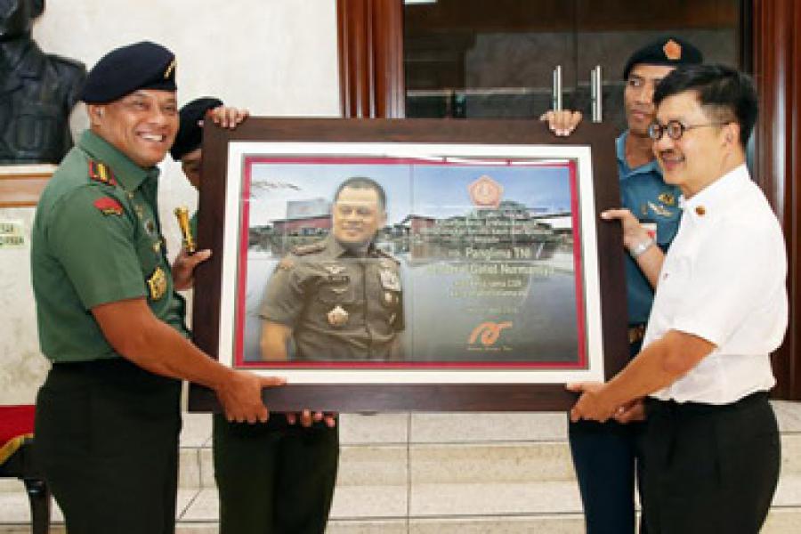 TNI Terima Hibah Keramik 35.000 m2